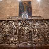 Nel transetto destro, sormontato dalla tela ad olio di San Nicola nero, si erge lo splendido Altare del Patrocinio: una cattedra trecentesca che nel 1684 fu ridisegnata dagli orafi napoletani Ennio Avitabile e Domenico Marinelli su lamine d�argento